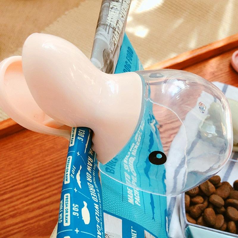 colher multifuncional para pet, colher multifuncional para cães, colher multifuncional para cachorro, colher 3 em 1, colher para ração, colher medidora de ração, mundomiauauau, miauauau